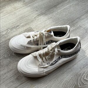 Vans White Canvas Low-Top Sneakers with Black Side Stripe